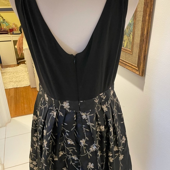 R & M Richards Black Fit & Flare Party Dress Sz 12 - Picture 2 of 5